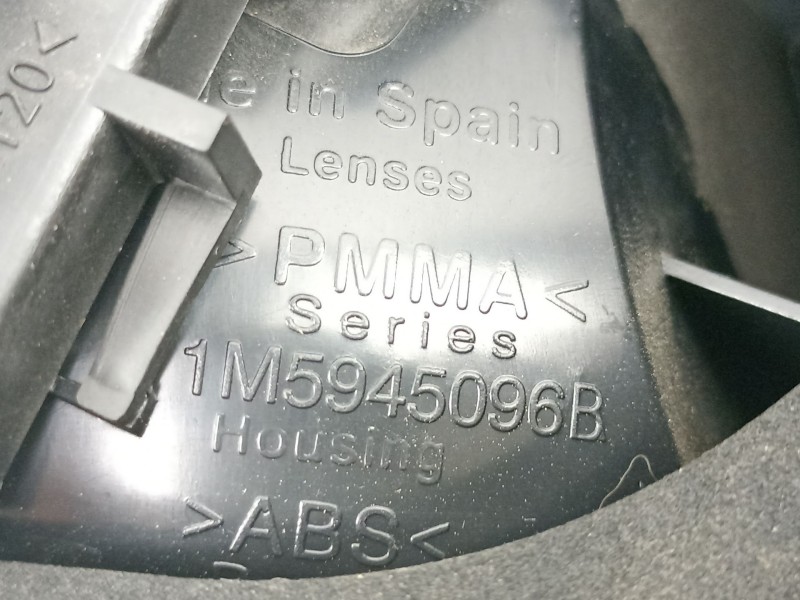 Recambio de piloto trasero derecho para seat toledo ii (1m2) 1.6 16v referencia OEM IAM 1M5945096B  