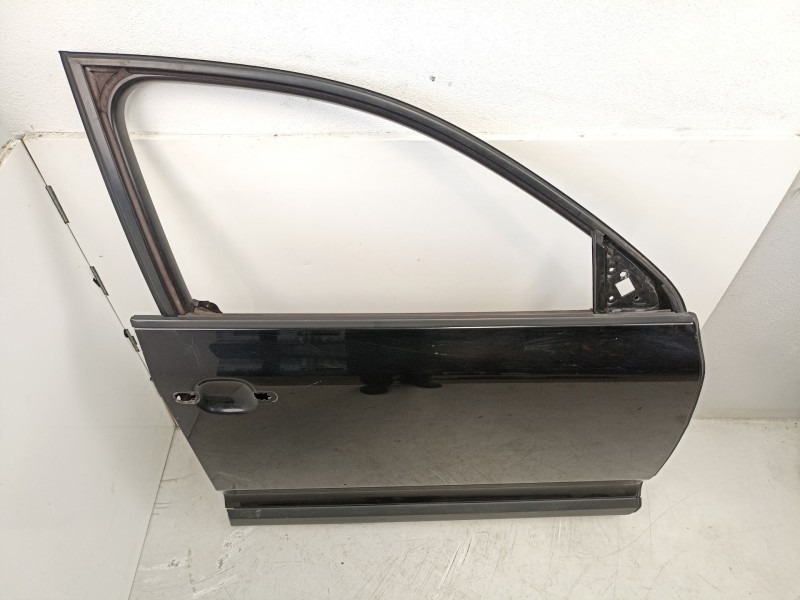 Recambio de puerta delantera derecha para volkswagen touareg (7la, 7l6, 7l7) 2.5 r5 tdi referencia OEM IAM 7L0831056L  