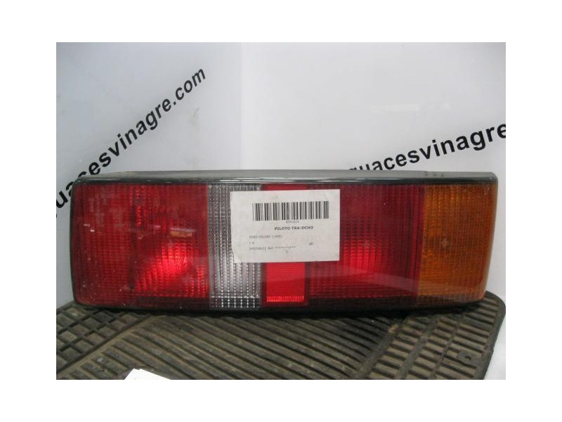 Recambio de piloto trasero dch. : ford escort : 1.6 [1990] para ford escort 1.6 referencia OEM IAM   