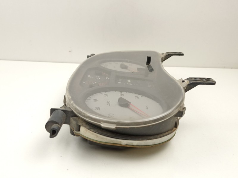 Recambio de cuadro instrumentos para renault kangoo 1.9 dci /f9q 37 4x4 referencia OEM IAM 8200176652  