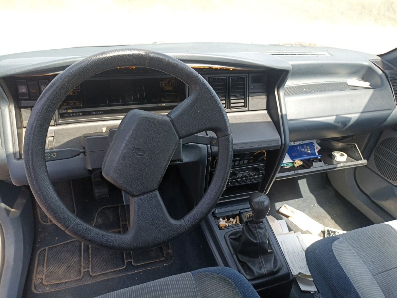 renault 21 sedán (l48_) del año 1990