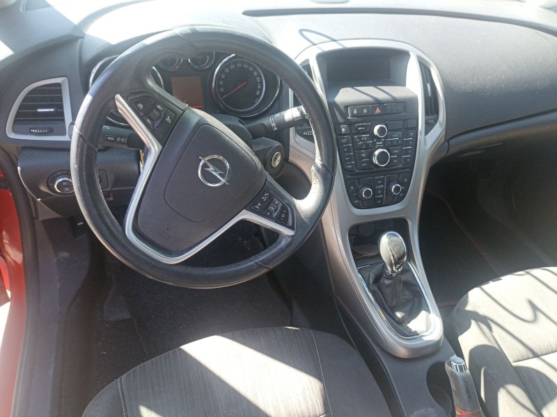 opel astra j (p10) del año 2009