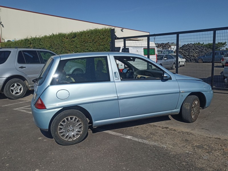 lancia y (840_) del año 2001