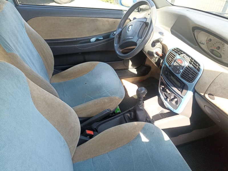 lancia y (840_) del año 2001