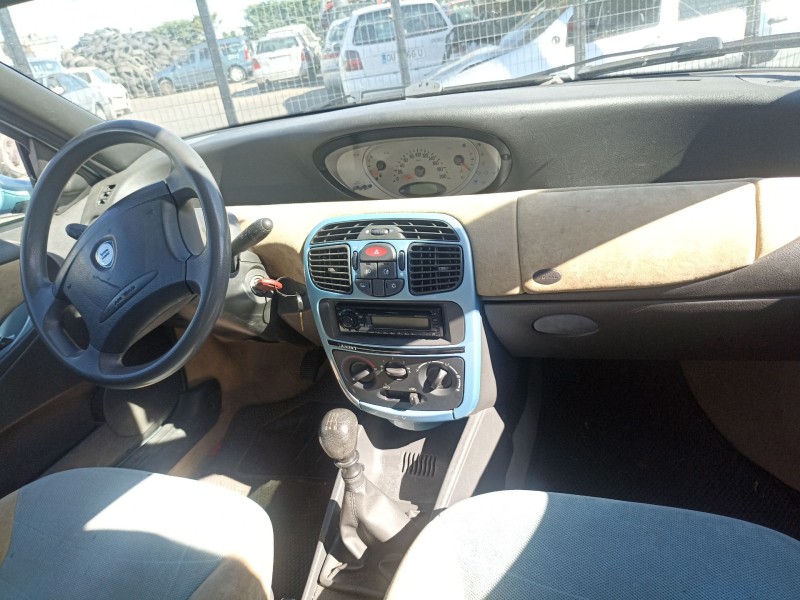 lancia y (840_) del año 2001