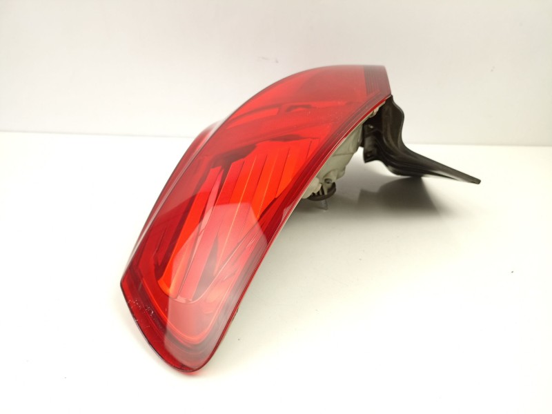 Recambio de piloto trasero derecho para opel astra j (p10) 1.3 cdti (68) referencia OEM IAM 13306454  