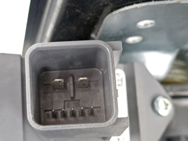 Recambio de elevalunas delantero izquierdo para opel astra j (p10) 1.3 cdti (68) referencia OEM IAM 13350757 912048106 