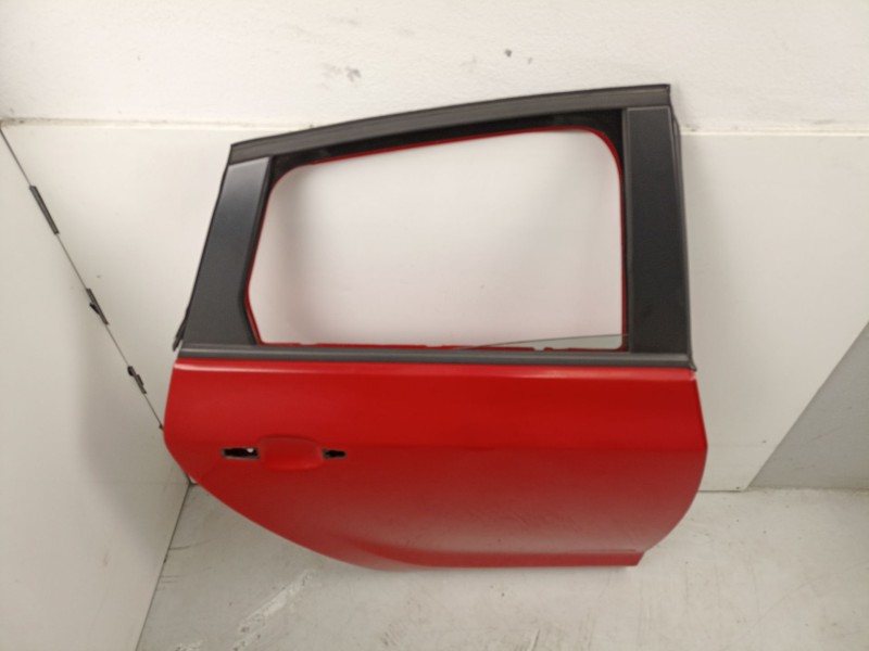 Recambio de puerta trasera derecha para opel astra j (p10) 1.3 cdti (68) referencia OEM IAM 13285611  