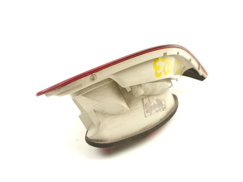 Recambio de piloto porton izquierdo para opel astra j (p10) 1.3 cdti (68) referencia OEM IAM 13306455  