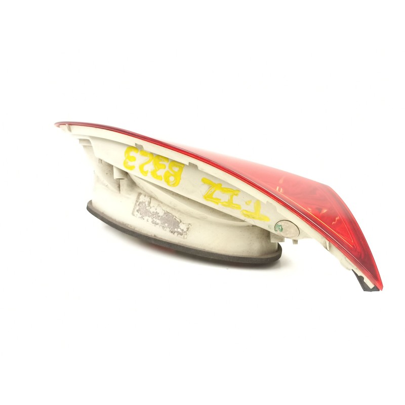 Recambio de piloto porton izquierdo para opel astra j (p10) 1.3 cdti (68) referencia OEM IAM 13306455  