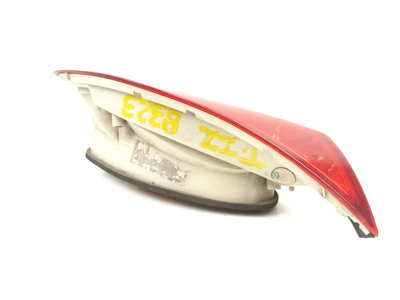 Recambio de piloto porton izquierdo para opel astra j (p10) 1.3 cdti (68) referencia OEM IAM 13306455  