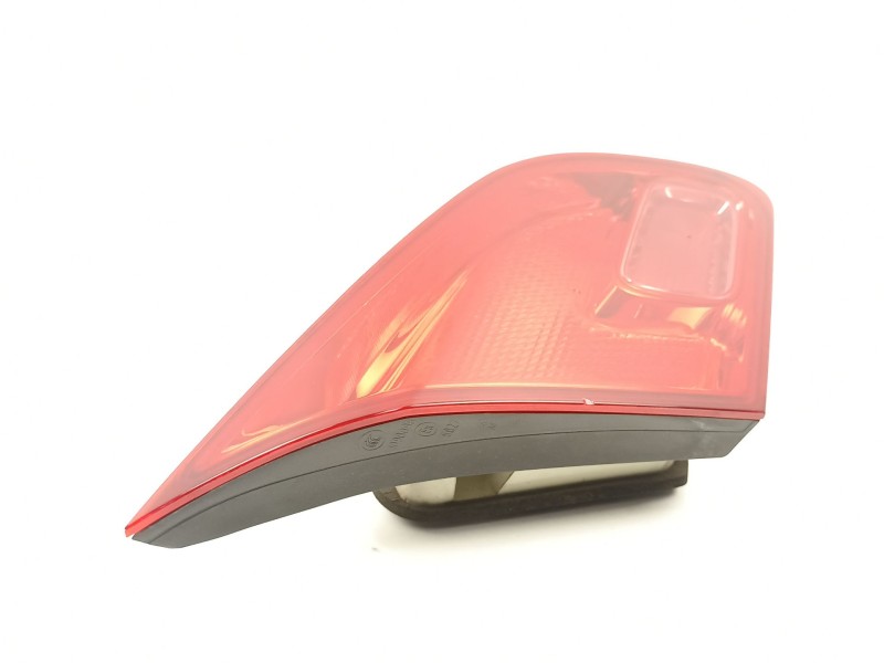 Recambio de piloto porton izquierdo para opel astra j (p10) 1.3 cdti (68) referencia OEM IAM 13306455  