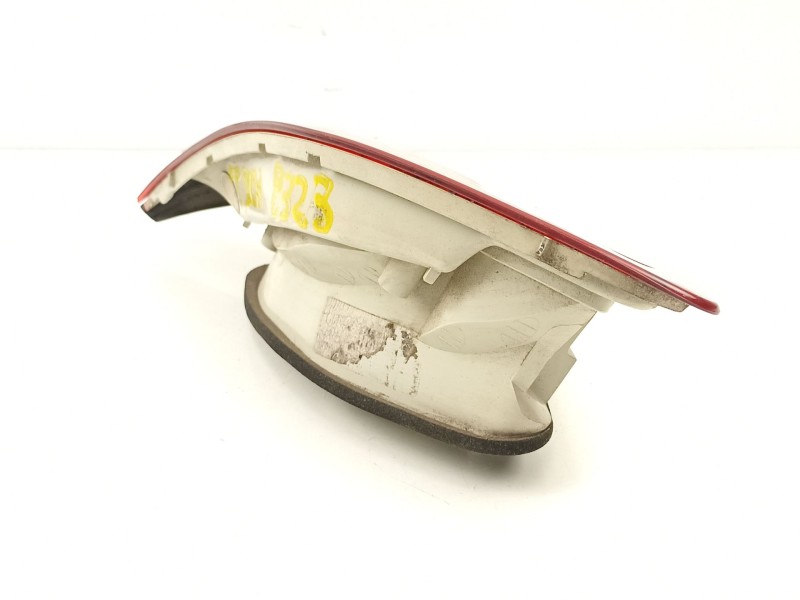 Recambio de piloto porton derecho para opel astra j (p10) 1.3 cdti (68) referencia OEM IAM 13306456  