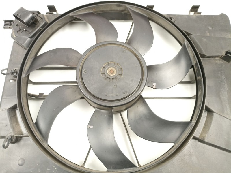 Recambio de electroventilador para opel astra j (p10) 1.3 cdti (68) referencia OEM IAM 13250332  
