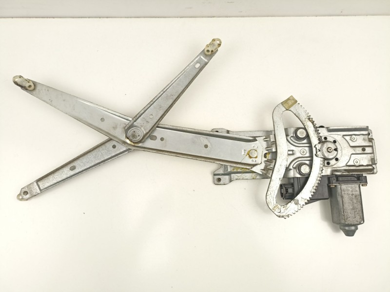 Recambio de elevalunas delantero derecho para opel corsa 1.4 g referencia OEM IAM 90481774  