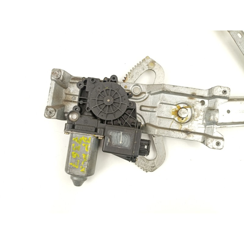 Recambio de elevalunas delantero derecho para opel corsa 1.4 g referencia OEM IAM 90481774  