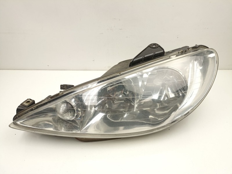 Recambio de faro izquierdo para peugeot 206 van 1.4 hdi referencia OEM IAM 9628666880 89001771 6204S9