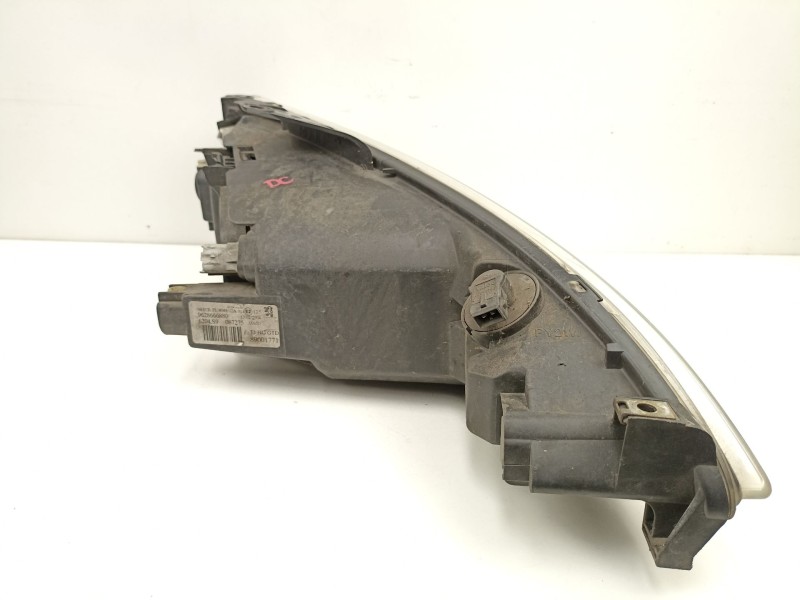 Recambio de faro izquierdo para peugeot 206 van 1.4 hdi referencia OEM IAM 9628666880 89001771 6204S9