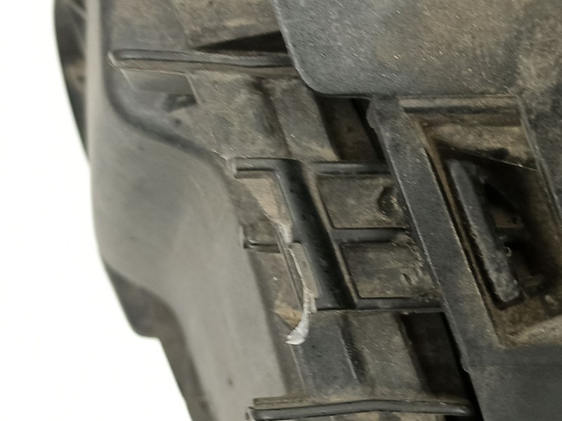 Recambio de faro izquierdo para peugeot 206 van 1.4 hdi referencia OEM IAM 9628666880 89001771 6204S9