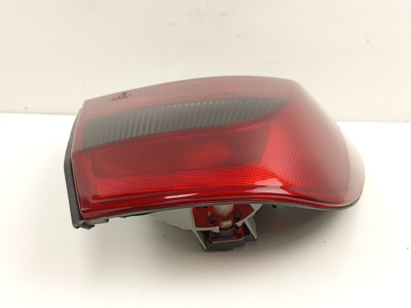 Recambio de piloto trasero izquierdo para opel vectra b (j96) 2.6 i v6 (f19) referencia OEM IAM 9119527  