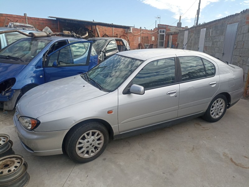 nissan primera hatchback (p11) del año 2000