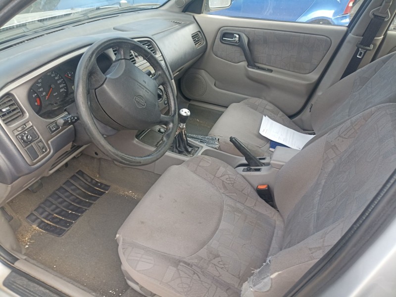 nissan primera hatchback (p11) del año 2000