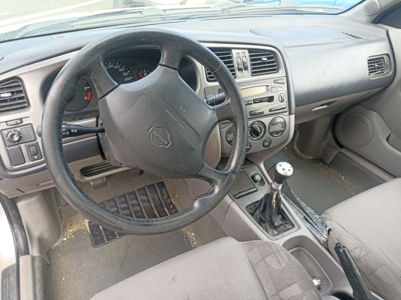 nissan primera hatchback (p11) del año 2000