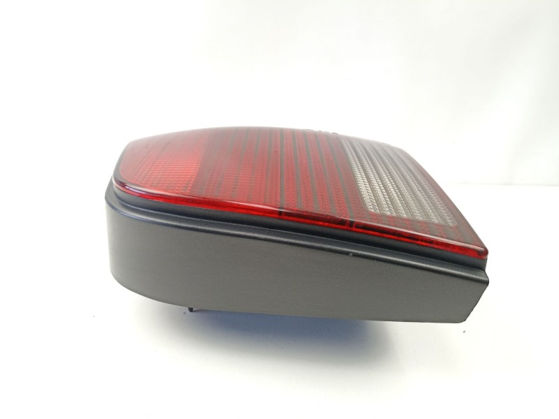 Recambio de piloto trasero derecho para volkswagen polo iii (6n1) 64 1.9 d referencia OEM IAM 6N0945096B  