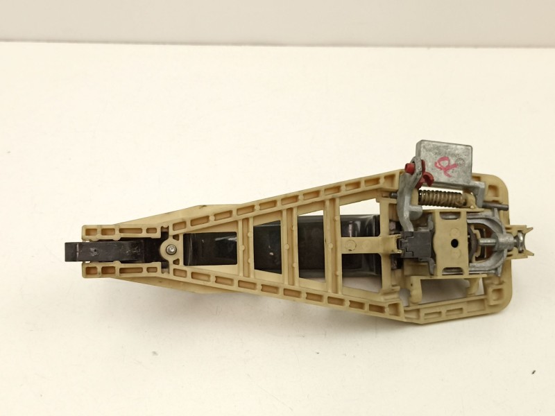 Recambio de manilla delantera derecha para opel vectra c gts (z02) 1.9 cdti (f68) referencia OEM IAM 13106603  