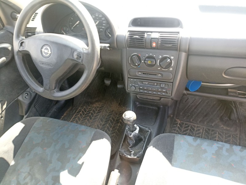 opel corsa b (s93) del año 2000