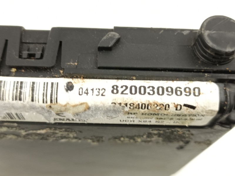 Recambio de bsi para renault megane 1.9 dci referencia OEM IAM 8200309690  