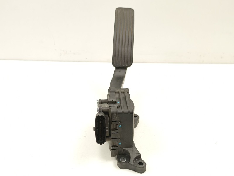 Recambio de potenciometro aceleracion para ssangyong kyron 2.0 xdi referencia OEM IAM 2055009100  