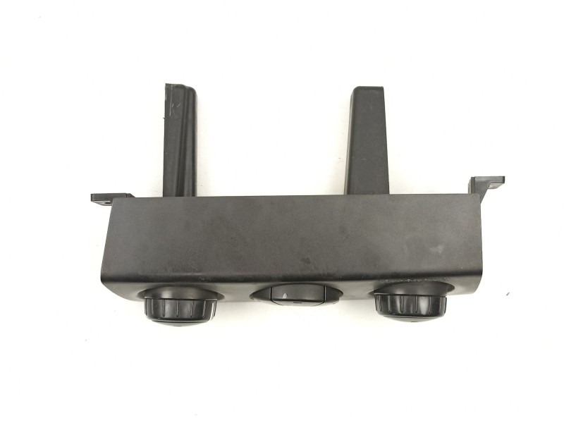 Recambio de mandos calefaccion aire para ssangyong kyron 2.0 xdi referencia OEM IAM 6870009031  