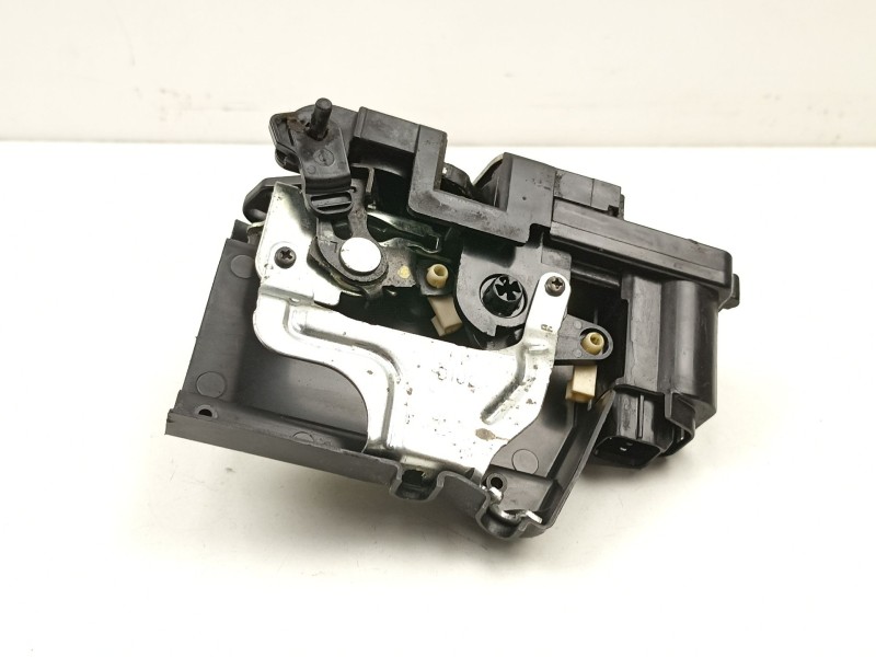 Recambio de cerradura puerta trasera izquierda para ssangyong kyron 2.0 xdi referencia OEM IAM 7131009005  