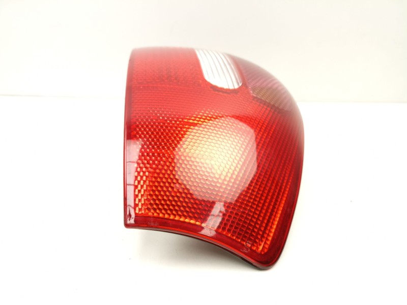 Recambio de piloto trasero derecho para audi a6 2.5 4b 2.5 referencia OEM IAM 4B5945096  