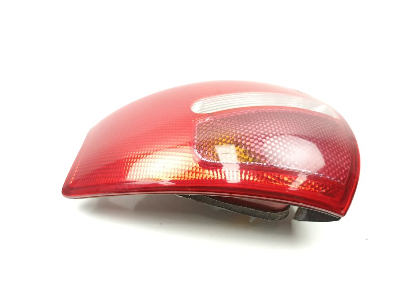 Recambio de piloto trasero derecho para audi a6 2.5 4b 2.5 referencia OEM IAM 4B5945096  