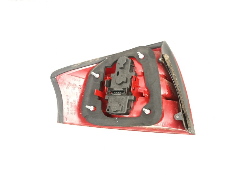 Recambio de piloto trasero derecho para audi a6 2.5 4b 2.5 referencia OEM IAM 4B5945096  