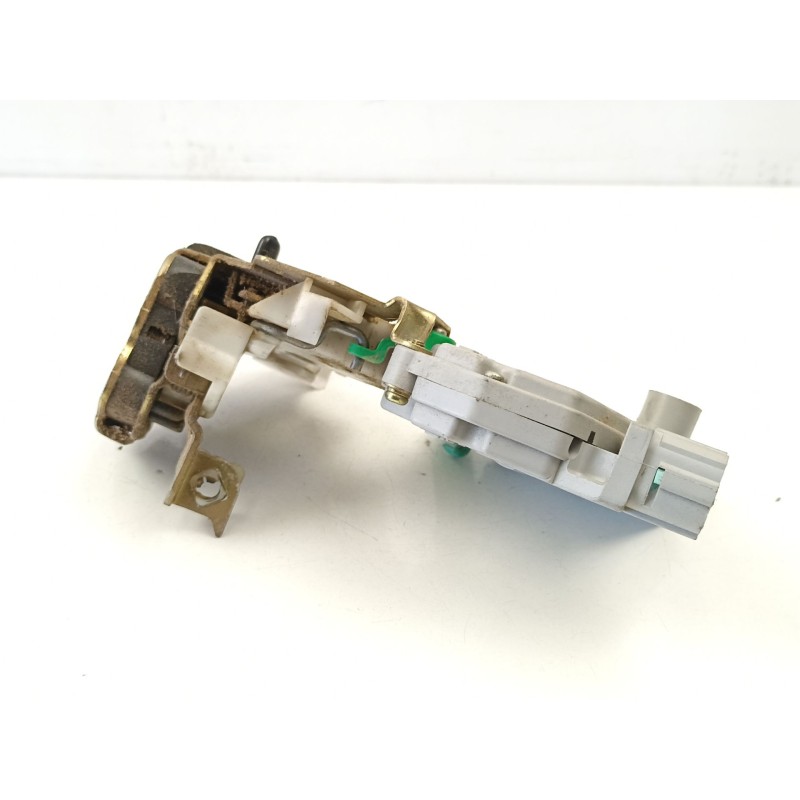 Recambio de cerradura puerta trasera izquierda para nissan terrano ii (r20) 2.7 tdi 4wd referencia OEM IAM 825037F600  