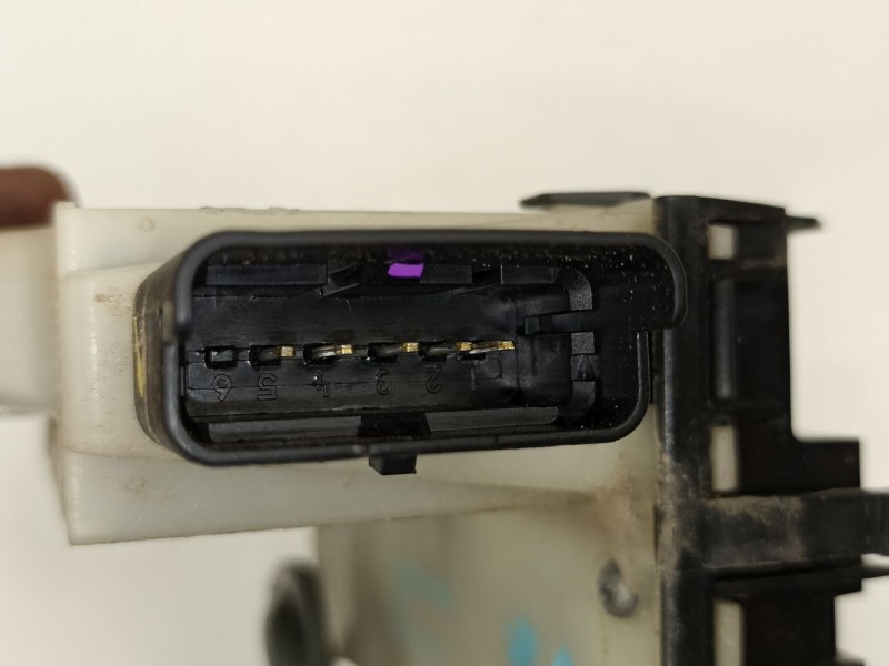 Recambio de cerradura puerta delantera derecha para citroën c4 ii (nc_) 1.2 thp 110 referencia OEM IAM 9685351480  