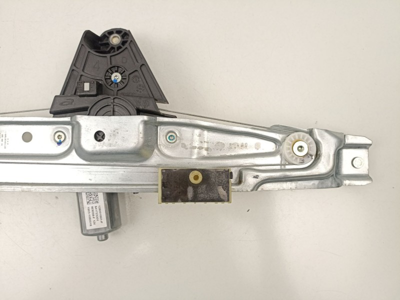 Recambio de elevalunas trasero derecho para dacia sandero iii 1.0 tce 100 eco-g referencia OEM IAM 827201979R  