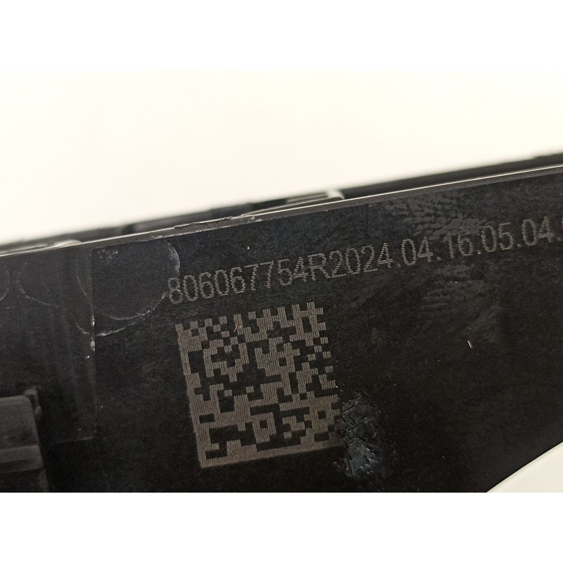 Recambio de manilla delantera derecha para dacia sandero iii 1.0 tce 100 eco-g referencia OEM IAM 806067754R  