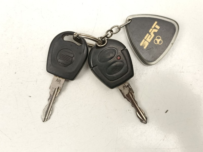 Recambio de conmutador de arranque para seat toledo i (1l2) 1.9 tdi referencia OEM IAM 357905851F  