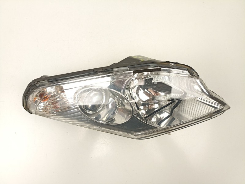 Recambio de faro izquierdo para peugeot satelis satelis 250 (j2) referencia OEM IAM 766941  
