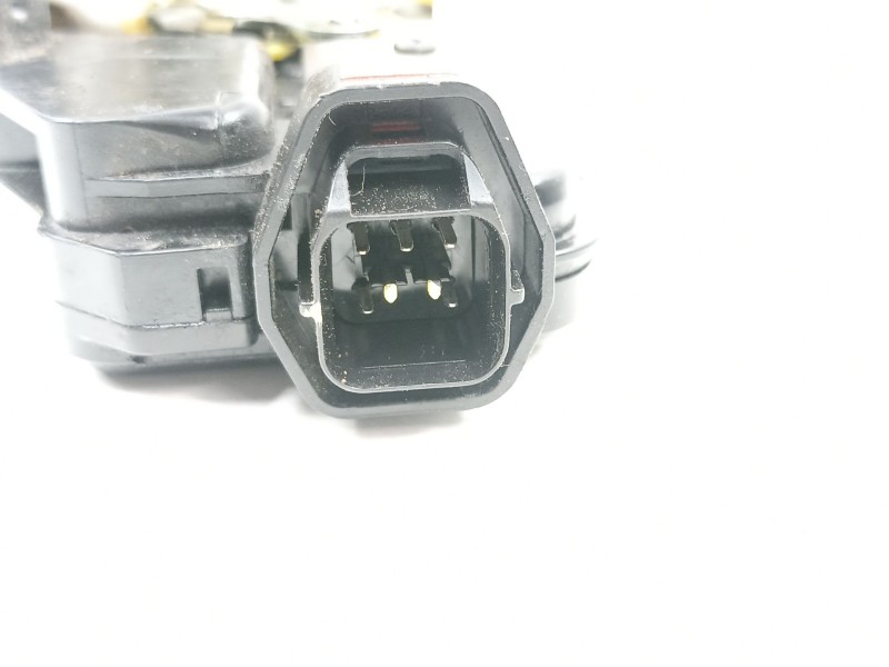 Recambio de cerradura puerta delantera derecha para hyundai trajet (fo) 2.0 crdi referencia OEM IAM 813203A000  