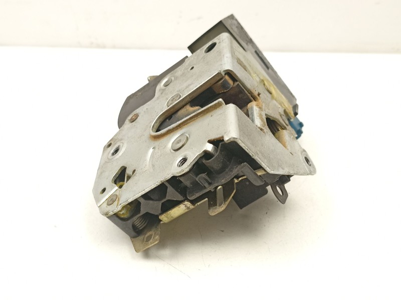 Recambio de cerradura puerta trasera izquierda para bmw 5 (e34) 525 td referencia OEM IAM 8138927  