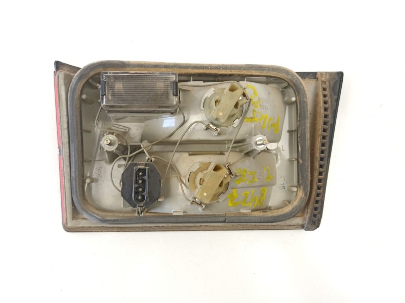 Recambio de piloto porton izquierdo para bmw 5 (e34) 525 td referencia OEM IAM 63211384011  