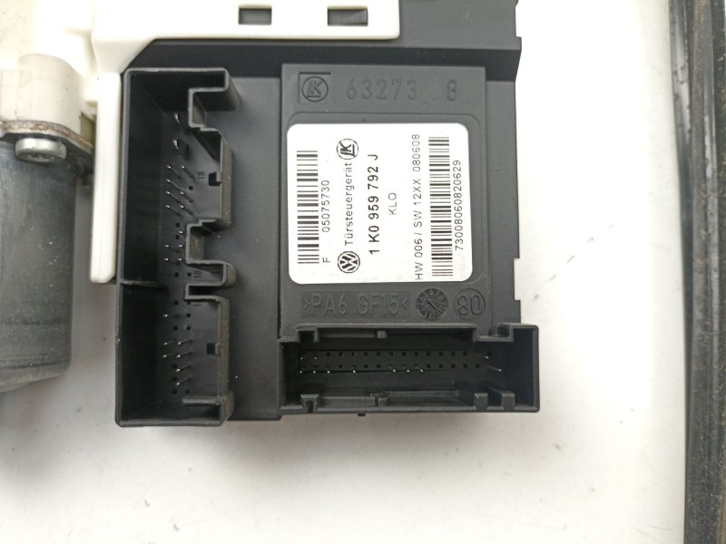 Recambio de elevalunas delantero derecho para volkswagen golf v (1k1) 1.9 tdi referencia OEM IAM 1K4837402S  1K0959792J