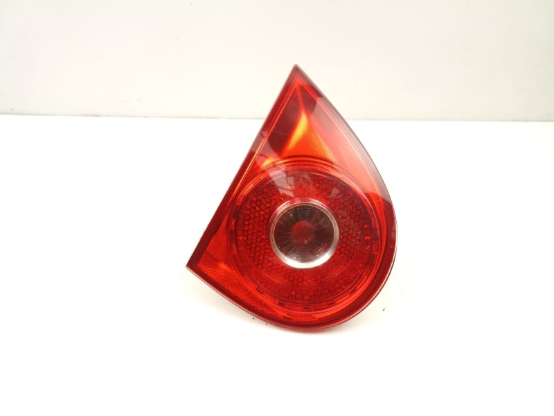 Recambio de piloto porton izquierdo para volkswagen golf 2.0 tdi referencia OEM IAM 1K6945093G 89031705 