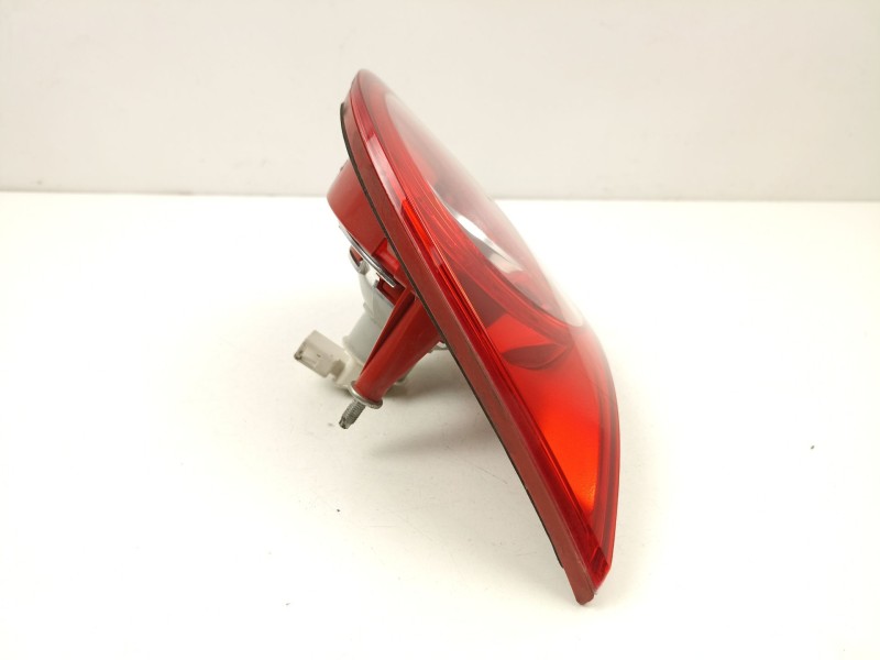 Recambio de piloto porton izquierdo para volkswagen golf 2.0 tdi referencia OEM IAM 1K6945093G 89031705 