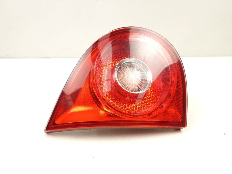 Recambio de piloto porton izquierdo para volkswagen golf 2.0 tdi referencia OEM IAM 1K6945093G 89031705 